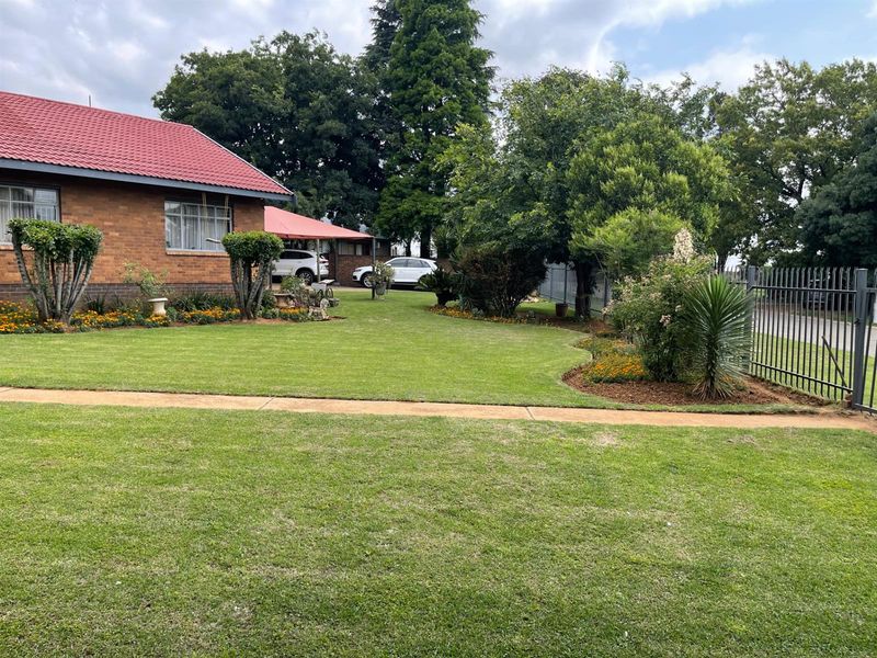 Charming Property Up for Grabs!!! - Photo 9