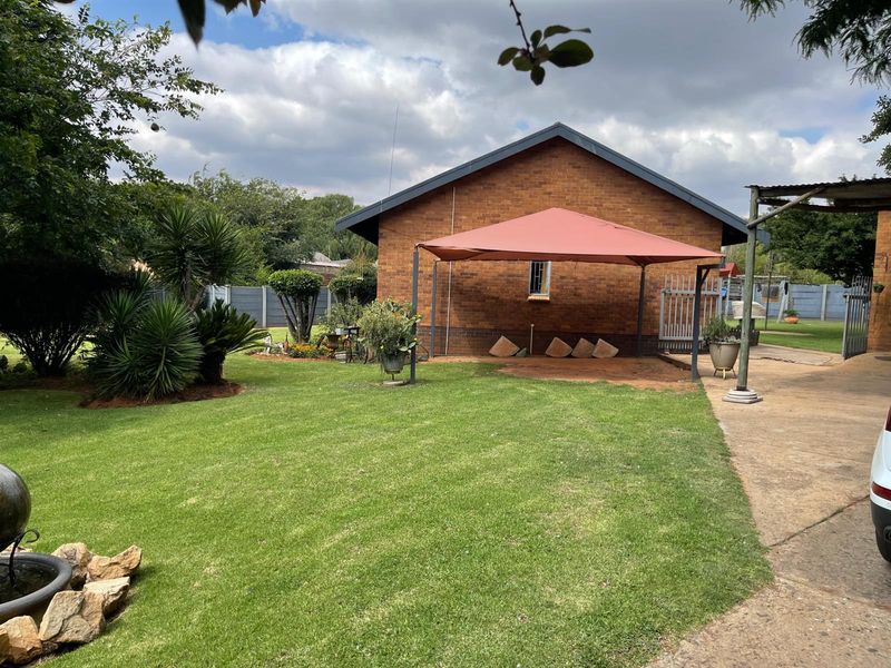 Charming Property Up for Grabs!!! - Photo 8