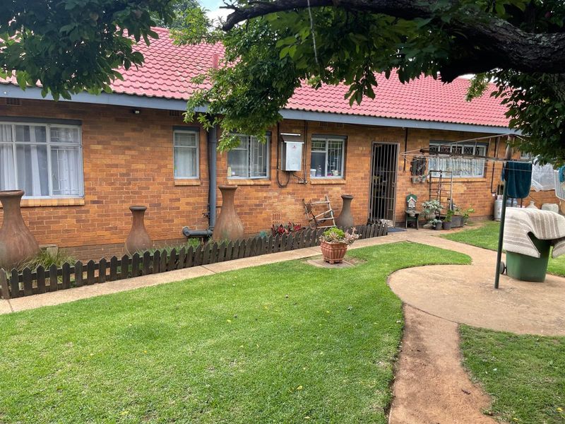 Charming Property Up for Grabs!!! - Photo 6