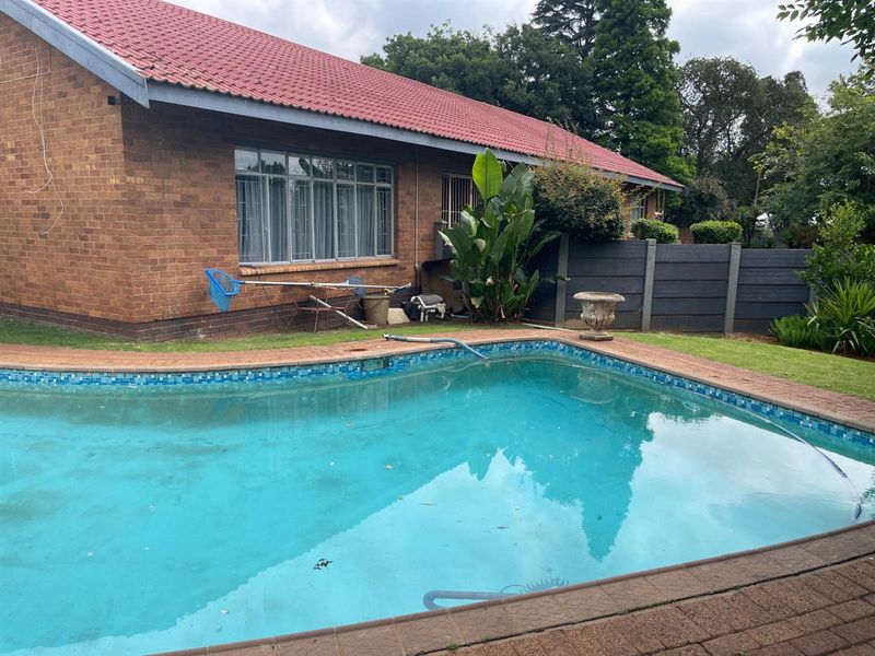 Charming Property Up for Grabs!!! - Photo 2