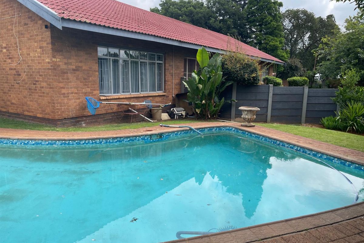 Charming Property Up for Grabs!!! - Photo 2