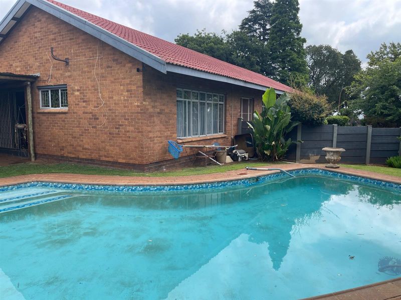 Charming Property Up for Grabs!!! - Photo 3