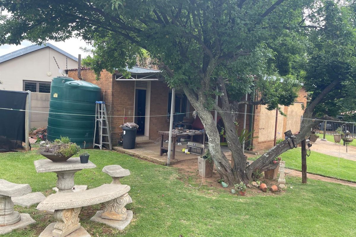 Charming Property Up for Grabs!!! - Photo 5