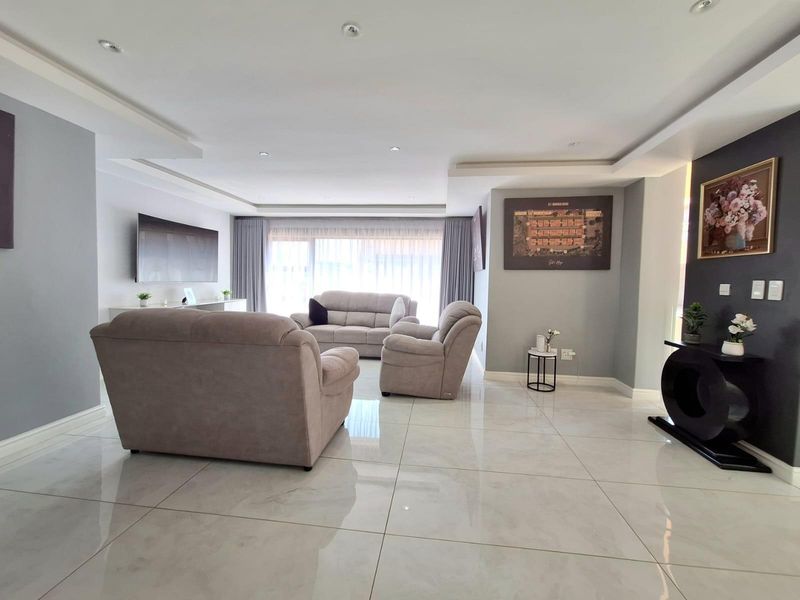 Modern Three-Bedroom Home For Sale in Izinga Ridge, Umhlanga KwaZulu Natal - Photo 8