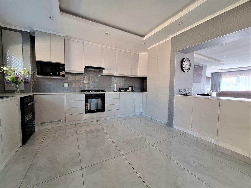 Modern Three-Bedroom Home For Sale in Izinga Ridge, Umhlanga KwaZulu Natal - Photo 5