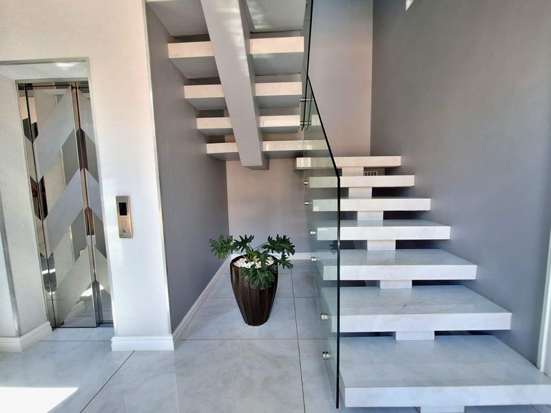 Modern Three-Bedroom Home For Sale in Izinga Ridge, Umhlanga KwaZulu Natal - Photo 2