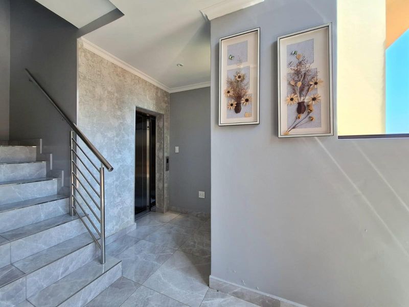 Modern Three-Bedroom Home For Sale in Izinga Ridge, Umhlanga, KwaZulu Natal - Photo 2