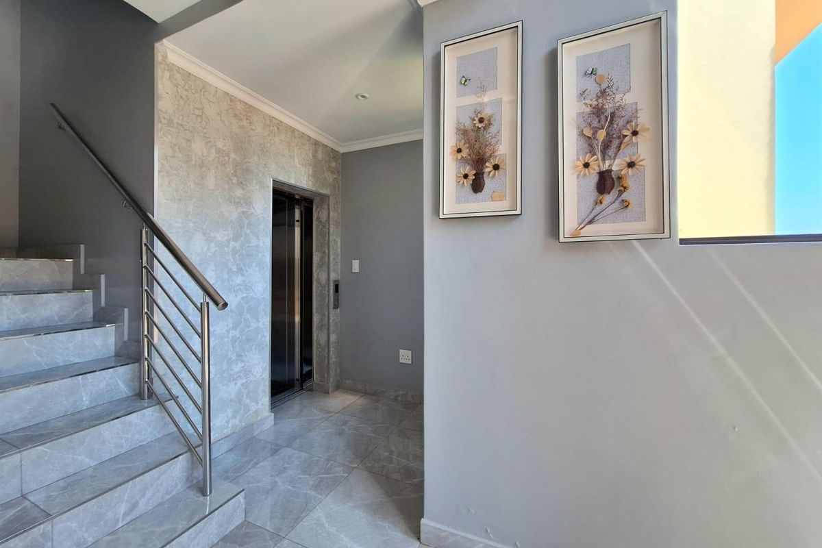 Modern Three-Bedroom Home For Sale in Izinga Ridge, Umhlanga, KwaZulu Natal - Photo 2