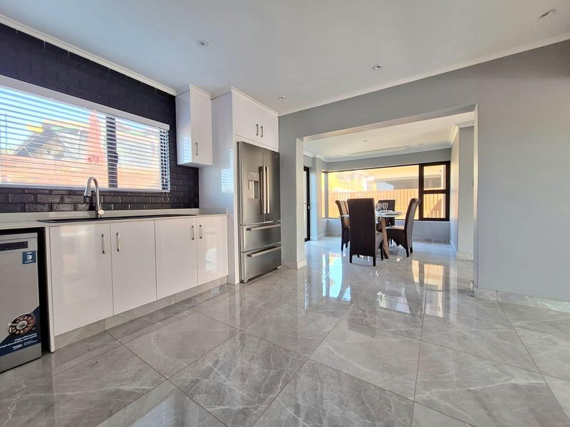 Modern Three-Bedroom Home For Sale in Izinga Ridge, Umhlanga, KwaZulu Natal - Photo 7