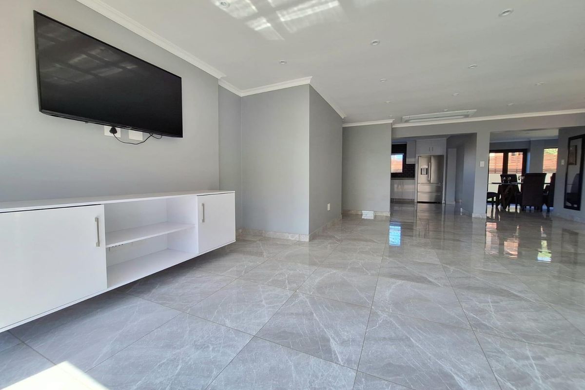 Modern Three-Bedroom Home For Sale in Izinga Ridge, Umhlanga, KwaZulu Natal - Photo 4