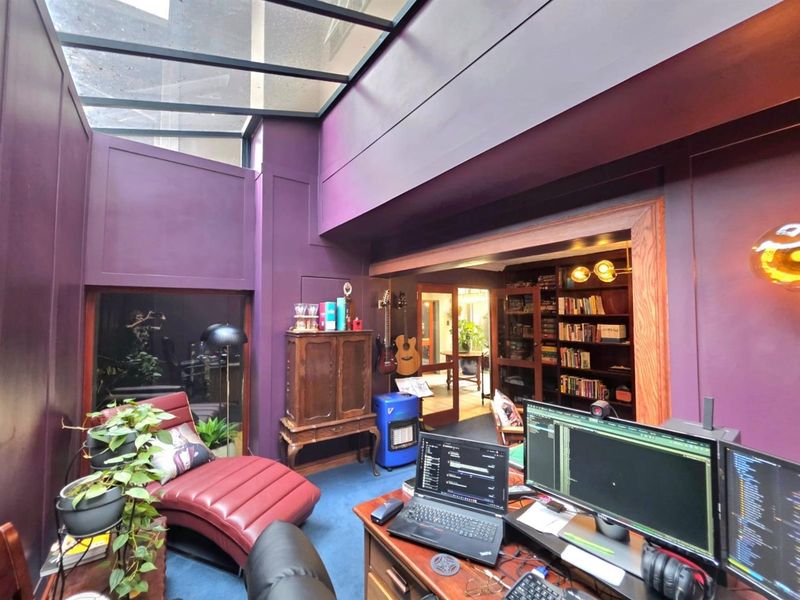 Spacious Duplex Townhouse - A Home Alive With Character, Colour and Creativity - Photo 5