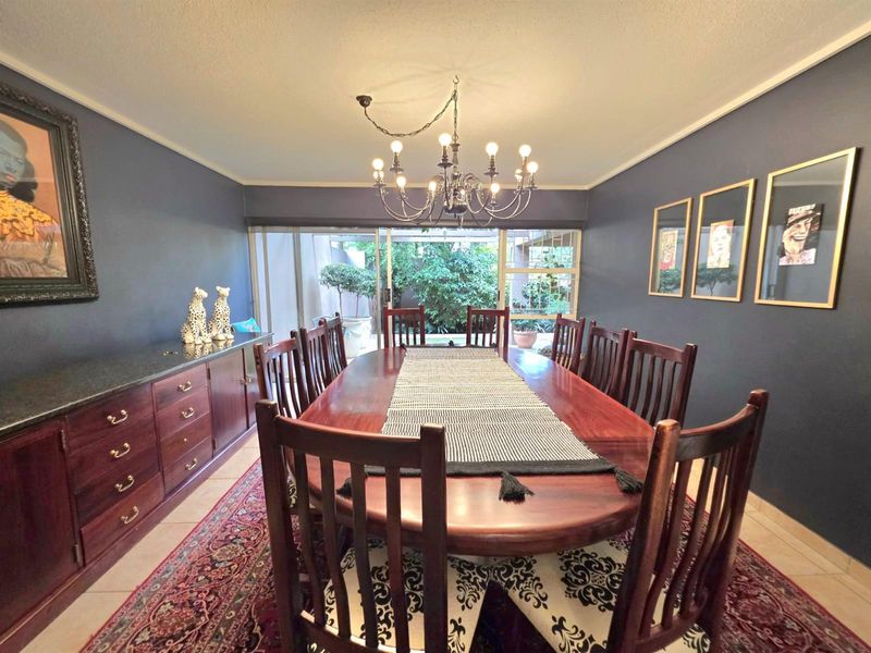 Spacious Duplex Townhouse - A Home Alive With Character, Colour and Creativity - Photo 9