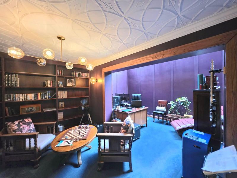 Spacious Duplex Townhouse - A Home Alive With Character, Colour and Creativity - Photo 6