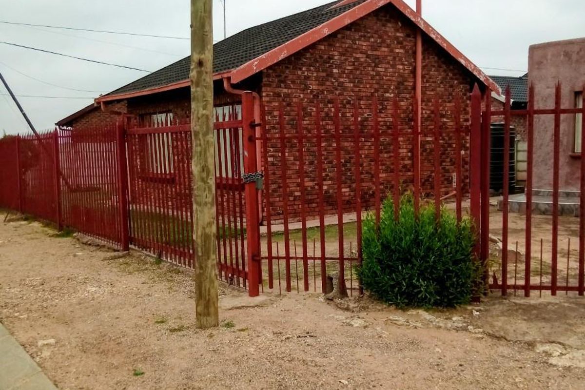 Low-Maintenance 2-Bed with Palisade Fence, Alarm For Sale in Boikhutso, North West. - Photo 3