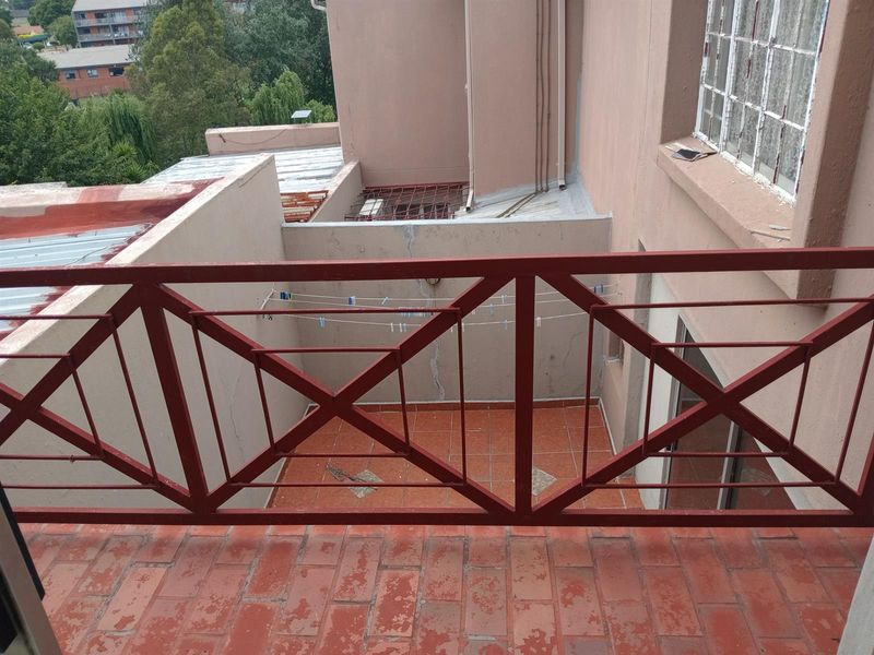 Apartment For Sale in Corlett Gardens, Johannesburg - Photo 10