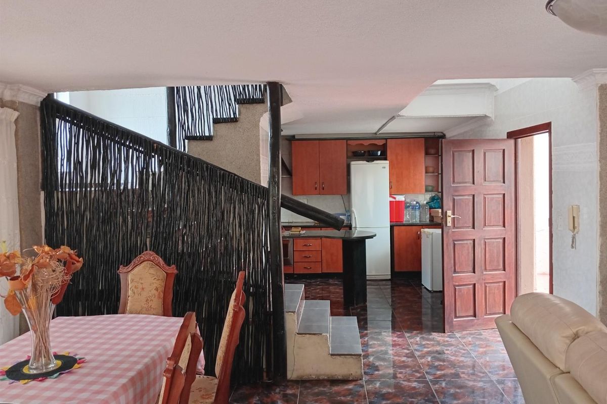 Apartment For Sale in Corlett Gardens, Johannesburg - Photo 4