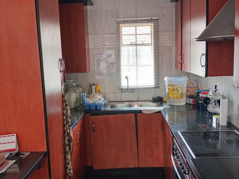 Apartment For Sale in Corlett Gardens, Johannesburg - Photo 2