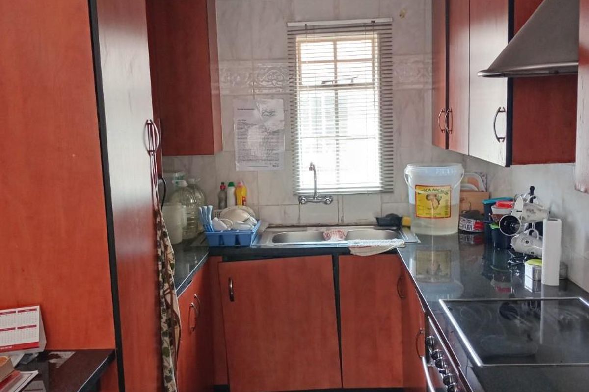 Apartment For Sale in Corlett Gardens, Johannesburg - Photo 2