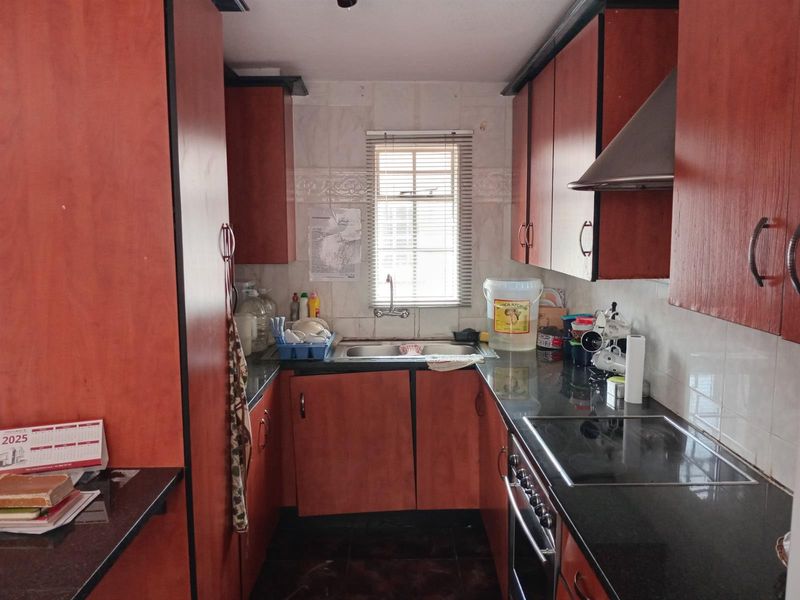 Apartment For Sale in Corlett Gardens, Johannesburg - Photo 3