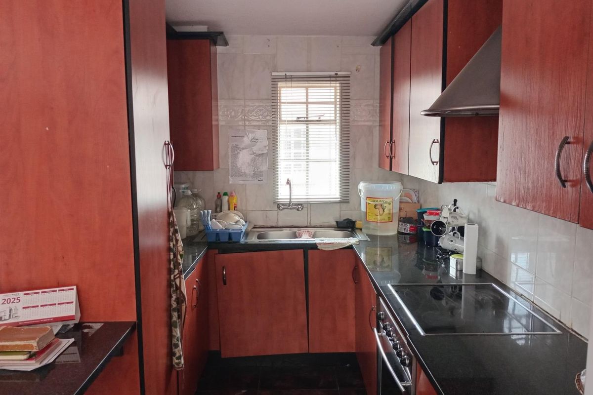 Apartment For Sale in Corlett Gardens, Johannesburg - Photo 3