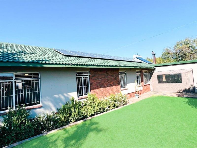 Spacious 4 Bedroom Family Home in Popular Voortrekker Area, Secunda. - Photo 3