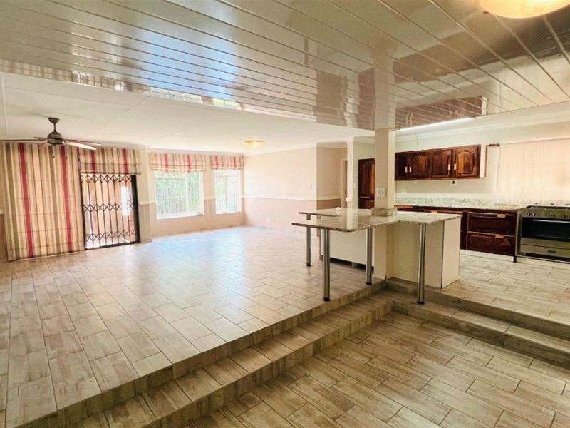 Spacious 4 Bedroom Family Home in Popular Voortrekker Area, Secunda. - Photo 7