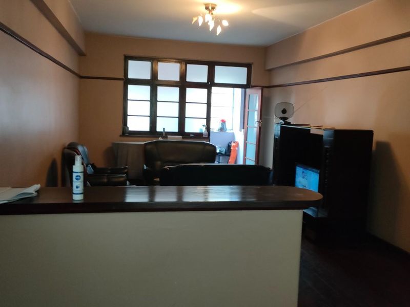 1.5 Bed Apartment For Sale - Photo 5