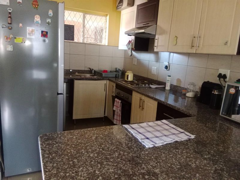 1.5 bed Apartment For Sale in Bulwer, Durban, KwaZulu Natal - Photo 4