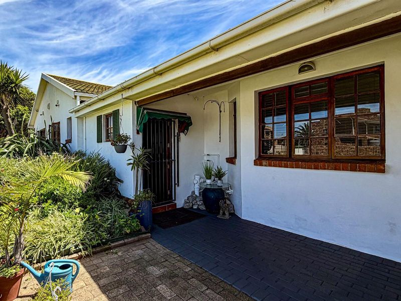 Well-Located Home Near the Beach | Listed by Danté Koen + Tanya Ruppersburg, eXp Realty - Photo 8
