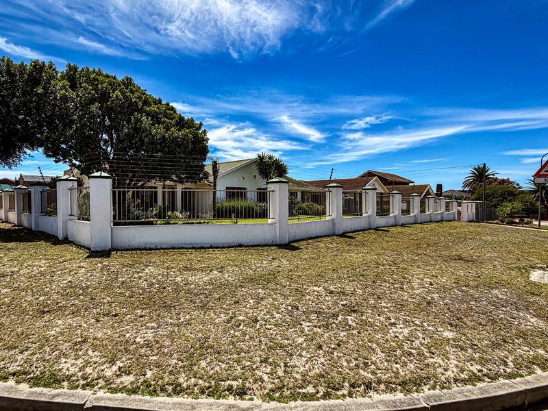 Well-Located Home Near the Beach | Listed by Danté Koen + Tanya Ruppersburg, eXp Realty - Photo 2