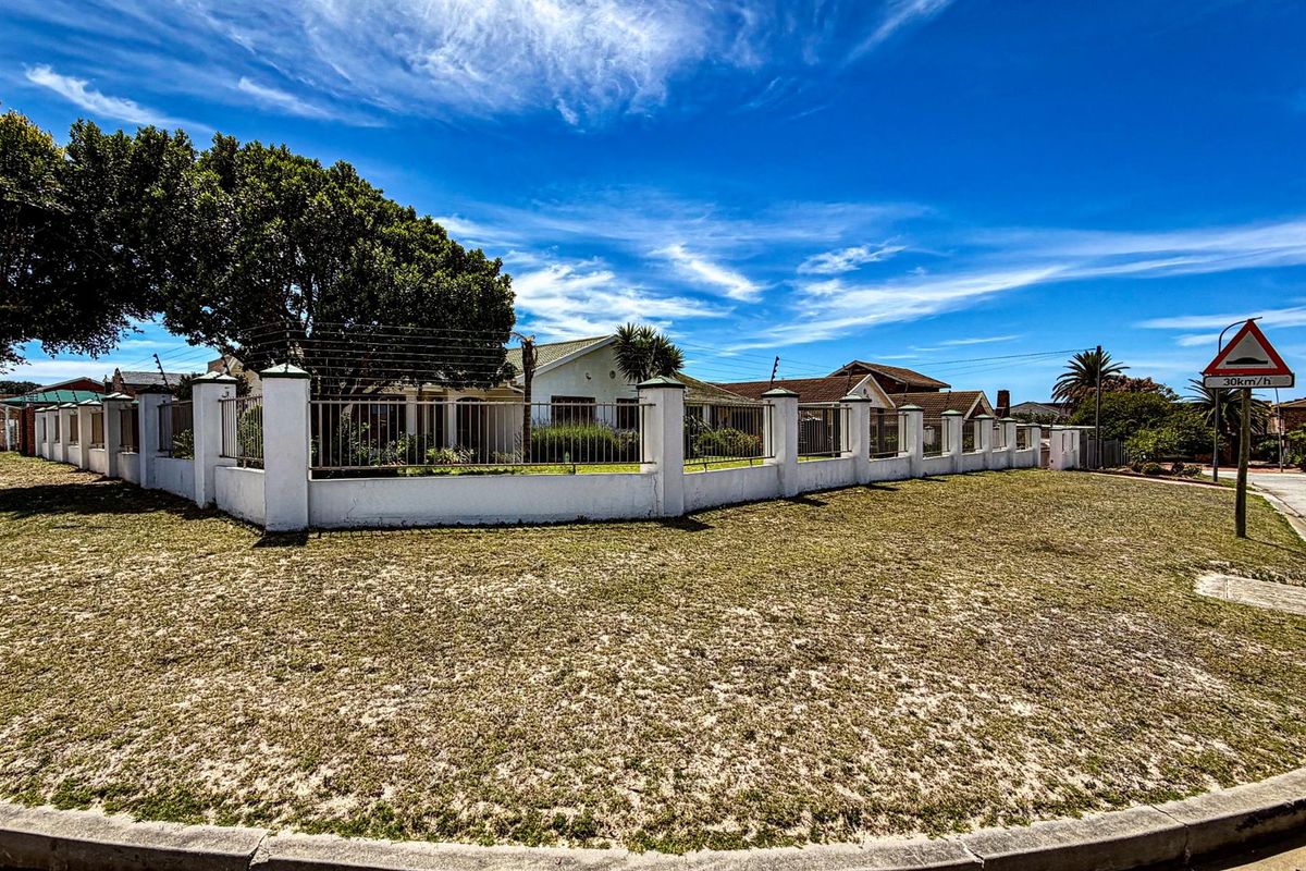 Well-Located Home Near the Beach | Listed by Danté Koen + Tanya Ruppersburg, eXp Realty - Photo 2