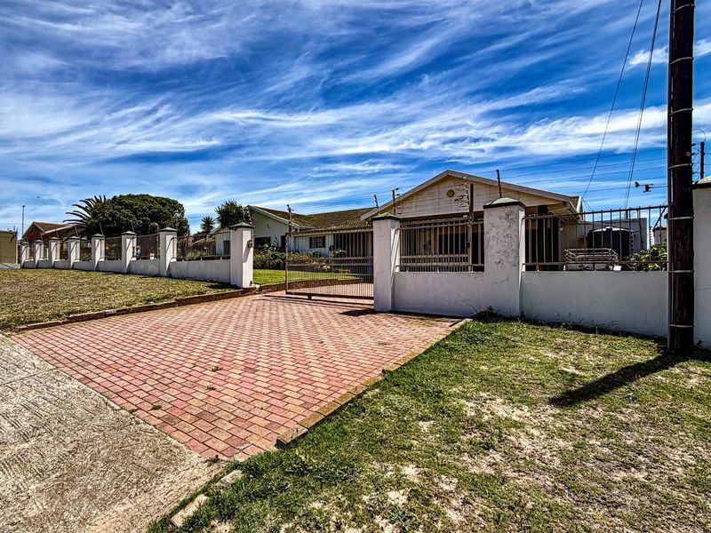Well-Located Home Near the Beach | Listed by Danté Koen + Tanya Ruppersburg, eXp Realty - Photo 3