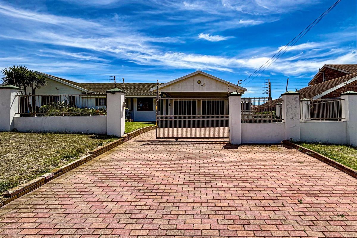 Well-Located Home Near the Beach | Listed by Danté Koen + Tanya Ruppersburg, eXp Realty - Photo 4