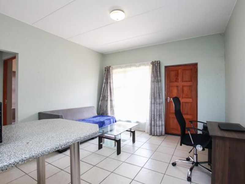 2 Bed 2 Bath Apartment For Sale in North Riding AH, Randburg - Photo 8
