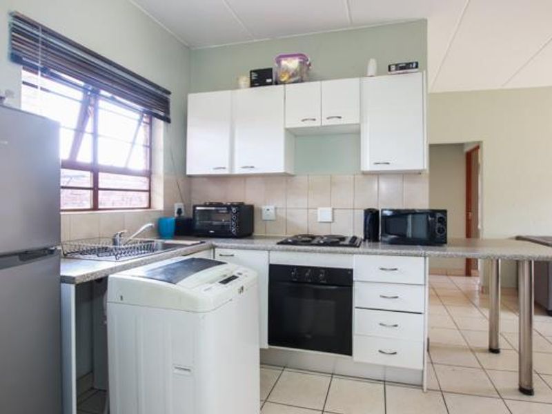 2 Bed 2 Bath Apartment For Sale in North Riding AH, Randburg - Photo 6