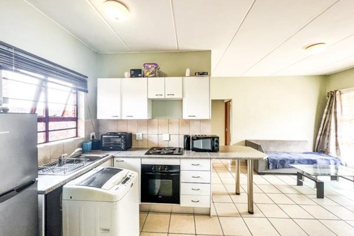 2 Bed 2 Bath Apartment For Sale in North Riding AH, Randburg - Photo 3