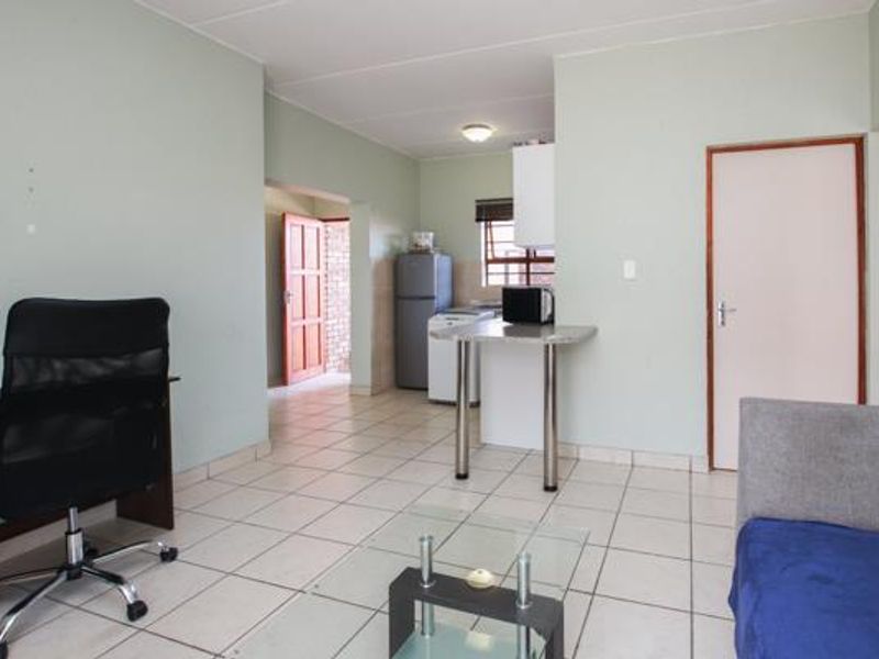 2 Bed 2 Bath Apartment For Sale in North Riding AH, Randburg - Photo 7