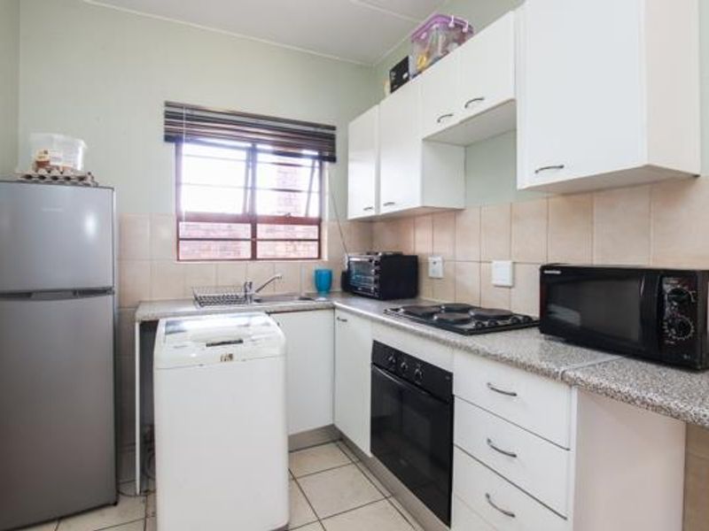 2 Bed 2 Bath Apartment For Sale in North Riding AH, Randburg - Photo 4