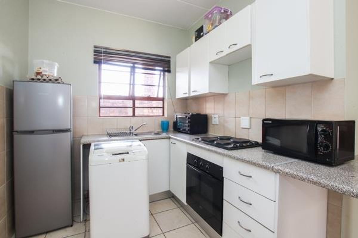 2 Bed 2 Bath Apartment For Sale in North Riding AH, Randburg - Photo 4