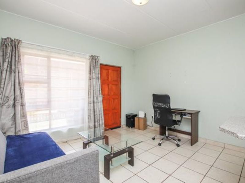 2 Bed 2 Bath Apartment For Sale in North Riding AH, Randburg - Photo 5