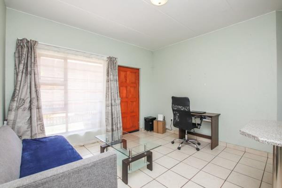 2 Bed 2 Bath Apartment For Sale in North Riding AH, Randburg - Photo 5