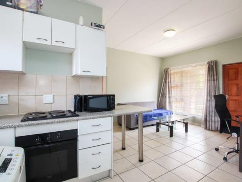 2 Bed 2 Bath Apartment For Sale in North Riding AH, Randburg - Photo 2