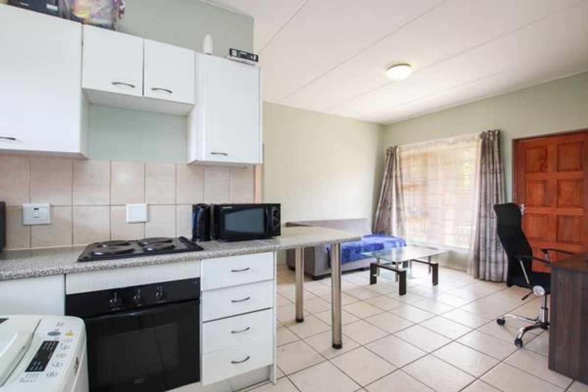 2 Bed 2 Bath Apartment For Sale in North Riding AH, Randburg - Photo 2