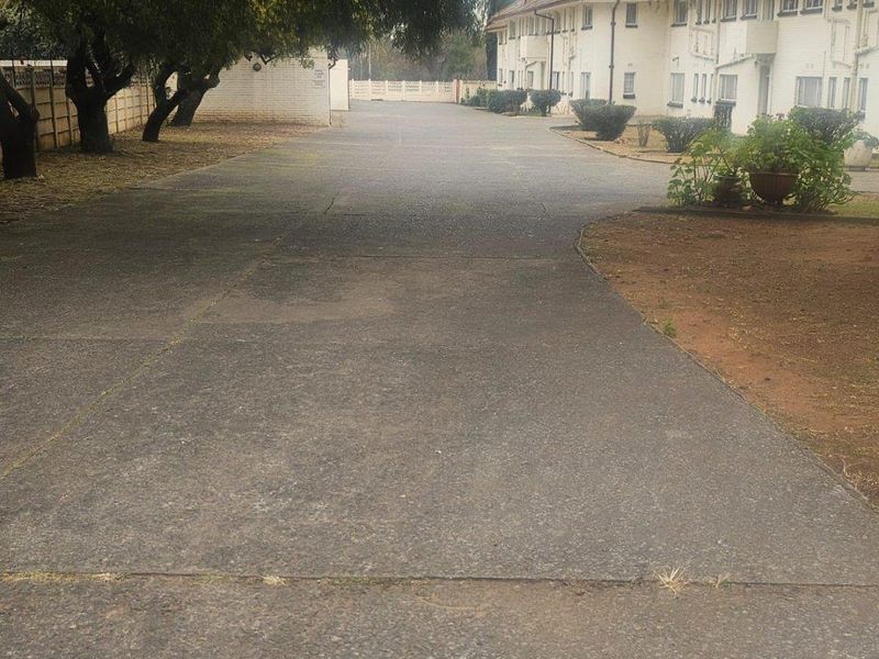 Apartment For Sale in Three Rivers, Vereeniging - Photo 2