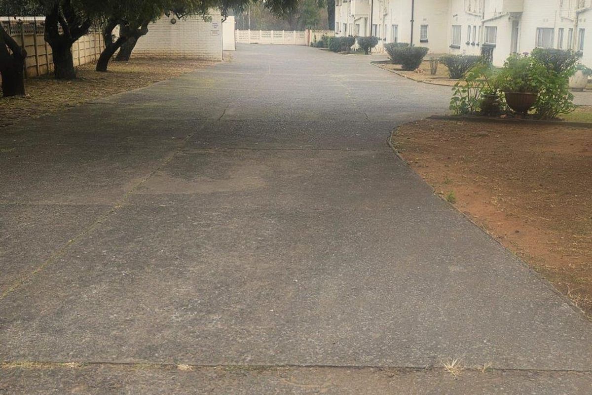 Apartment For Sale in Three Rivers, Vereeniging - Photo 2