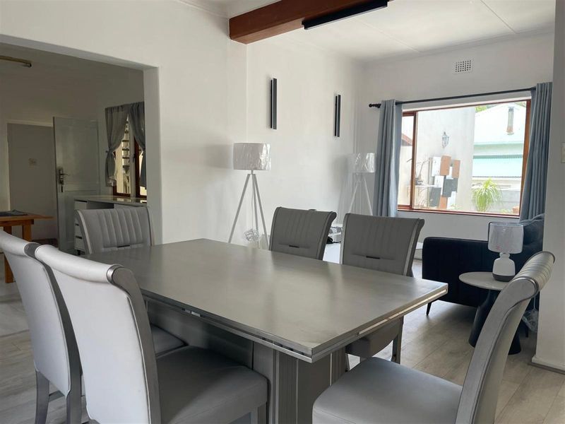 Versatile 4-Bedroom Family Home in Lakeside - Great Income Opportunity - Photo 5