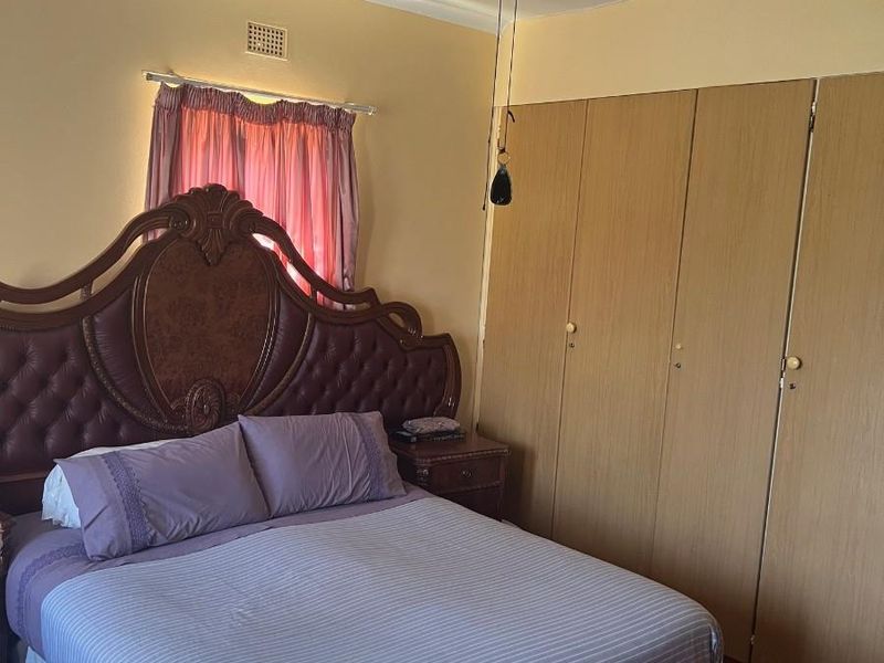 3 bedroom house golf view mafikeng for sale - Photo 7