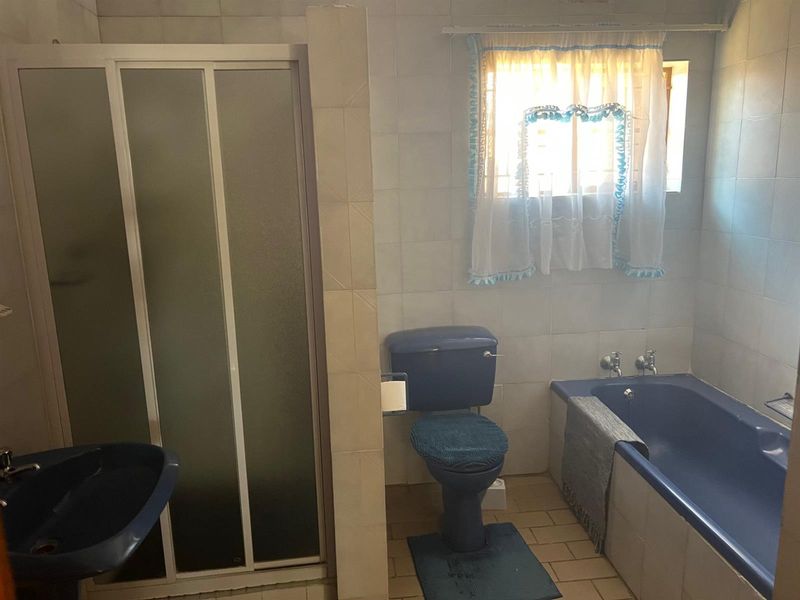 3 bedroom house golf view mafikeng for sale - Photo 10