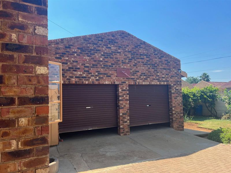 3 bedroom house golf view mafikeng for sale - Photo 4