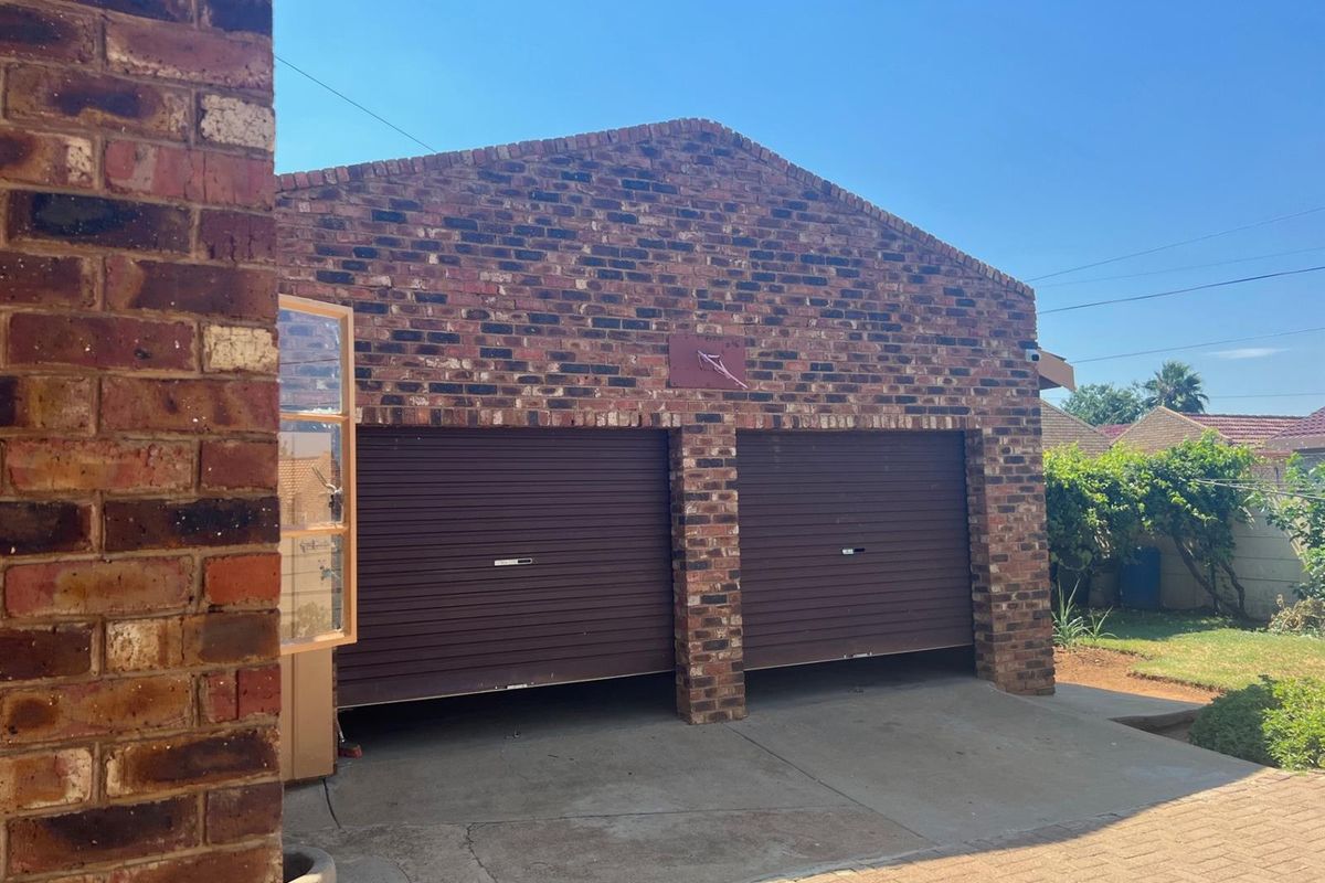 3 bedroom house golf view mafikeng for sale - Photo 4